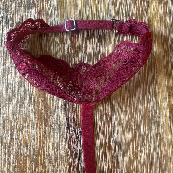 Thistle and Spire Kane Garter With Removable Choker - Ruby - Size XS - Picture 3 of 4